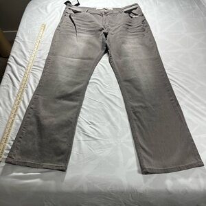Barbell Men's Relaxed Athletic Fit Jeans - Concrete in color NWT